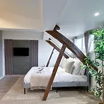 Opera - Premium Studio With Lift For 3