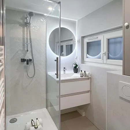 Opera - Premium With Lift For 3 Apartment