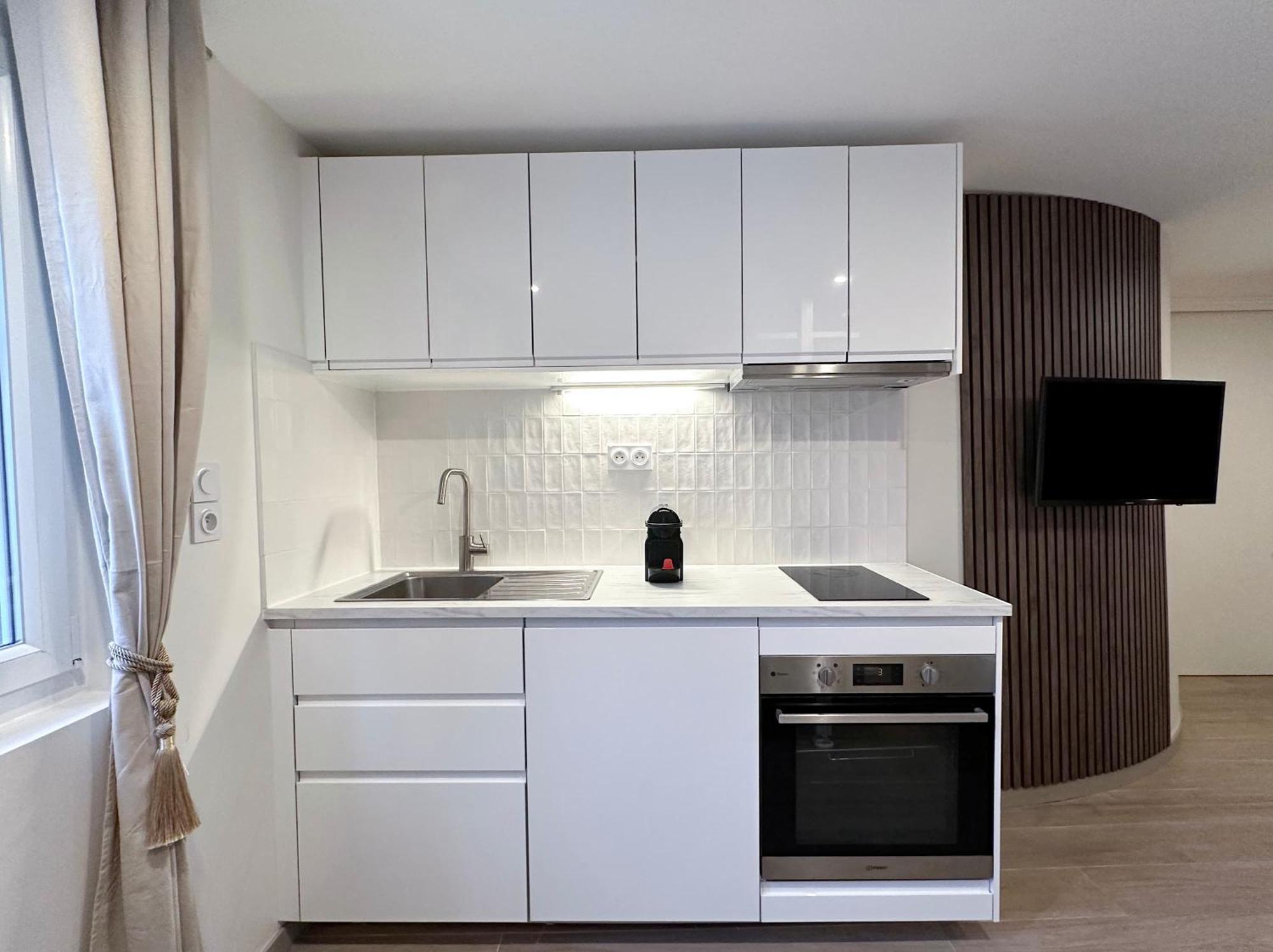 Brand New Near La Madeleine ! Appartamento *