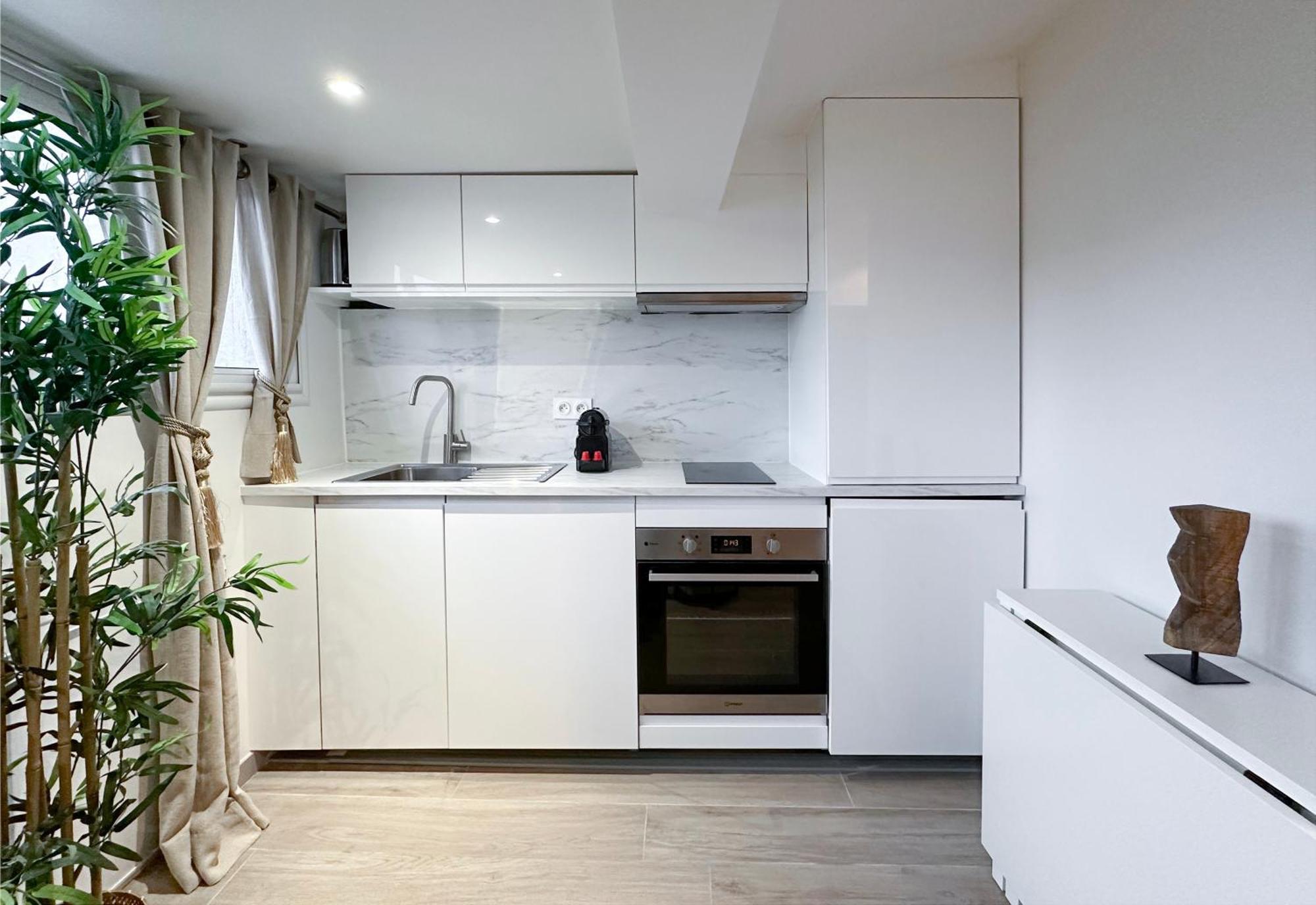 Opera - Premium With Lift For 3 Apartment *